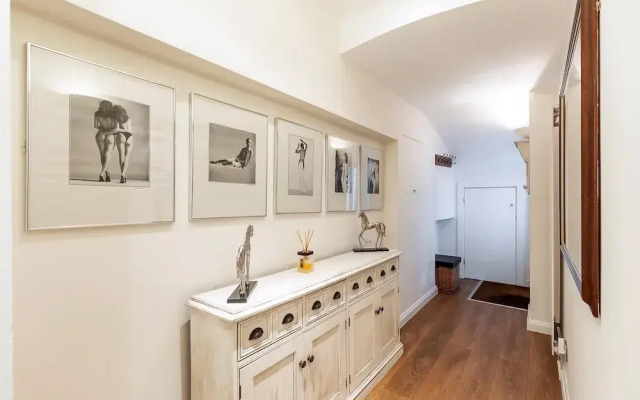Elegant Two Bedroom Flat in Redcliffe Gardens
