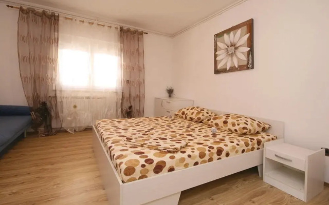 Beautiful Home in Brodarica With Wifi and 4 Bedrooms