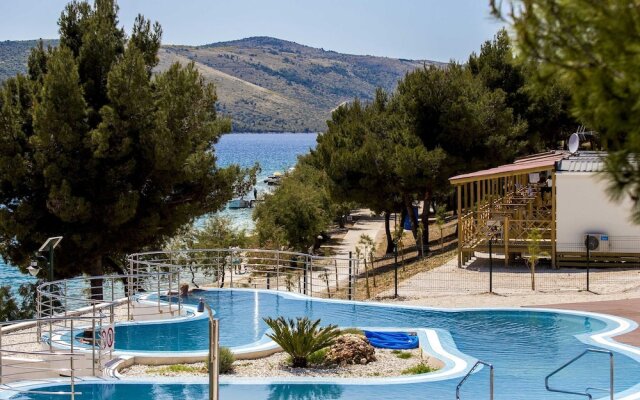 Comfortable Chalet With 2 Bathrooms, Trogir at 6km