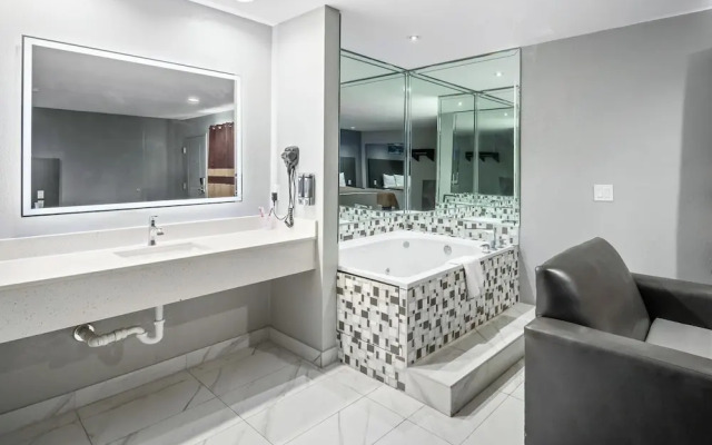 Moonlight Inn - Houston I-45 & Airline