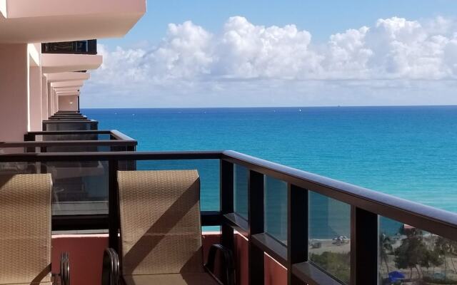 Alexander 1119 2 Bedroom Apts by RedAwning