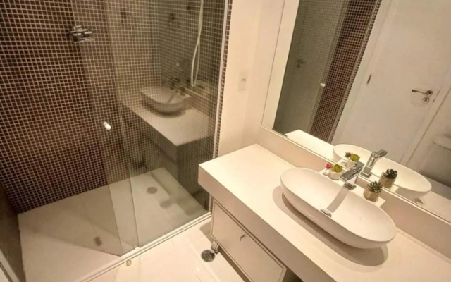 Condomínio de Luxo em Frente à Praia (novinho)