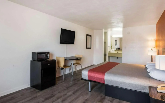 Motel 6 Portsmouth, VA