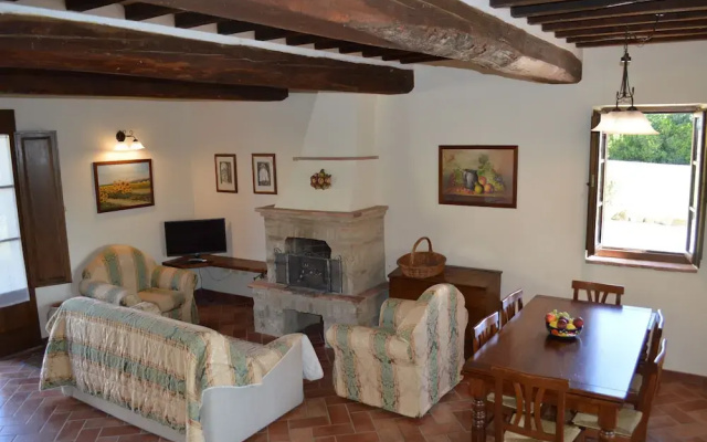 Vacation in Tuscany with swimming pool and tennis court
