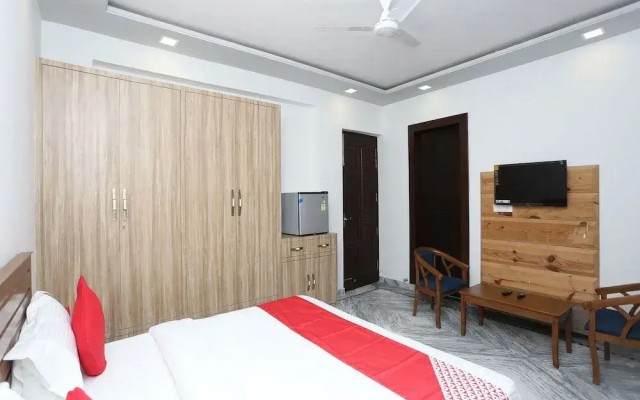 OYO 15271 Alarian Inn