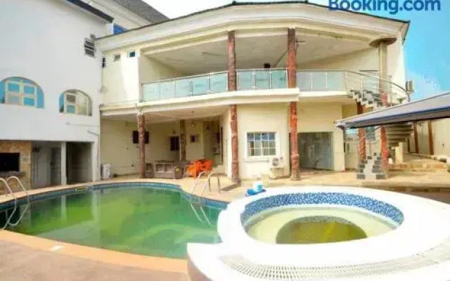 Royal Signature Suites And Apartments