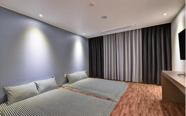 Sea & Moon Tourist Hotel