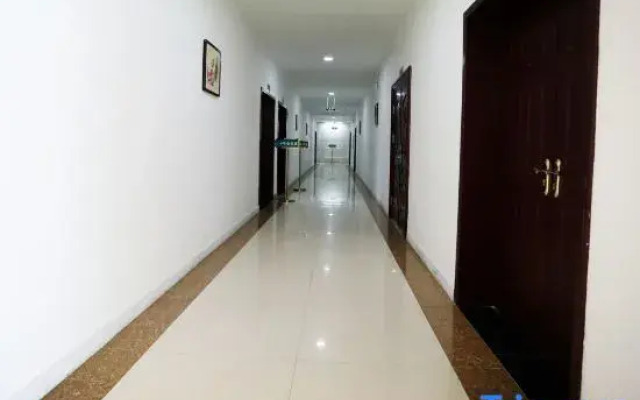 Xinyang Construction Road Hotel