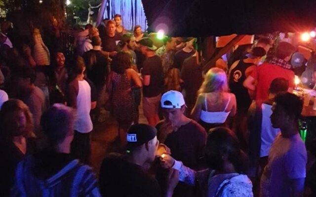 Shut Eye Party Hostel - Adults Only