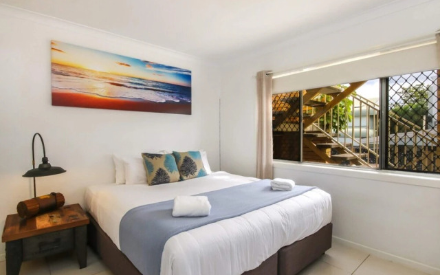 Contemporary 2 Bedroom Beachfront Apartment
