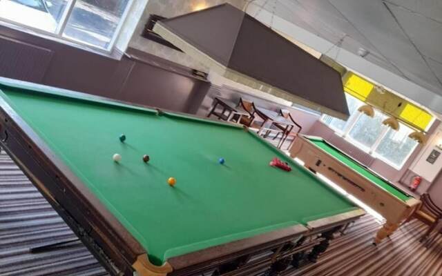 The Avenue Club and Lodge