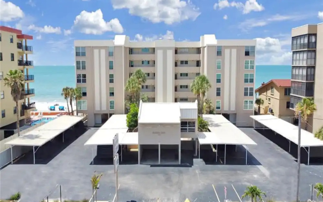 Madeira Vista 202 by Distinctive Beach Rentals