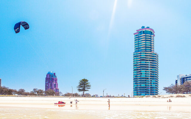 The Waterford on Main Beach