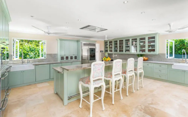 Waterfalls - 6 bed Peaceful and Secure Luxury