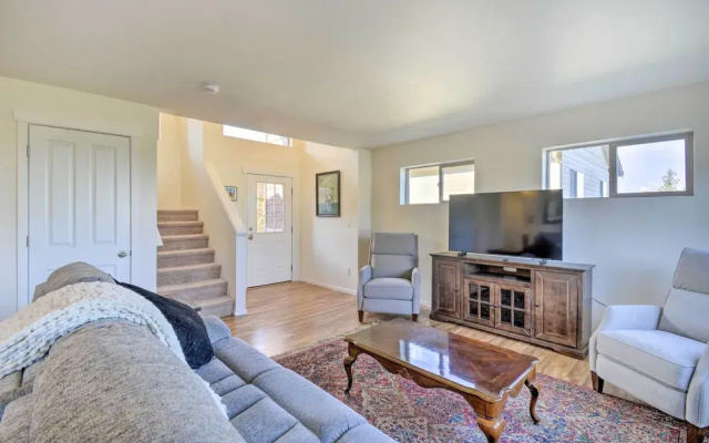 Pet-friendly Poulsbo Abode w/ Mountain Views!