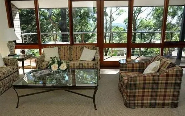 Hilltop Lodge Bed And Breakfast