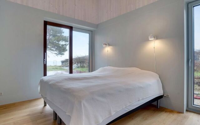 "Smeralda" - 10m from the sea in Sealand