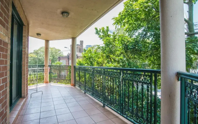 Spacious & Cozy Apartment In Heart Of Redfern