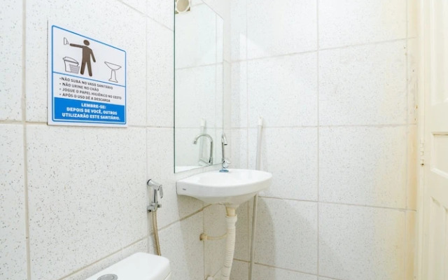 Flat com Wi-fi a Poucos Metros do Aeroporto