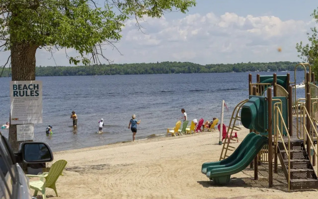 Great Blue Resorts - McCreary's Beach