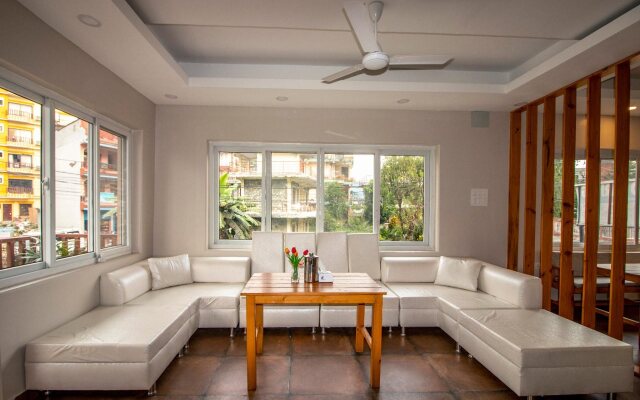 OYO 254 White House In