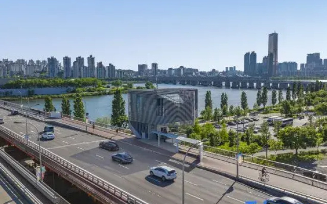 Sky Suite Hangang Bridge