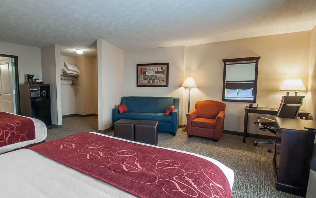 Comfort Suites Speedway - Kansas City