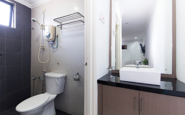 Super OYO 443 Crystal City Hotel