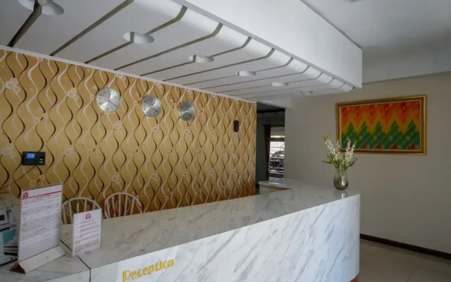 RedDoorz Plus @ Alam Raya Hotel