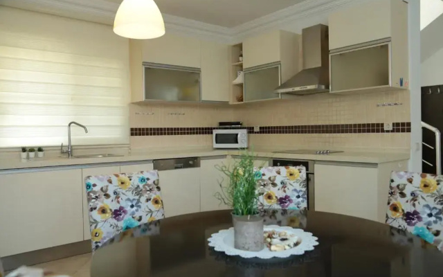 Villa Aslam, Kadriye Mahallesi 236 Sokak No: 1-4 Tolerance Golf Sitesi C-1 Blok, Serik, Antalya