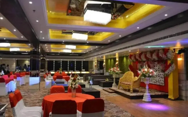Red Apple Hotel