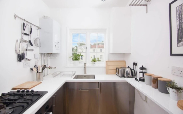 Bohemian top Floor Apartment With Views Over City