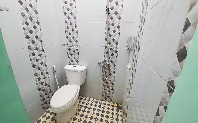 RedDoorz Syariah near Kota Cinema Mall Jatiasih