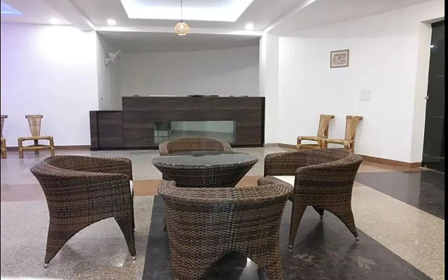 Oyo 24081 Hotel Lata Palace And Resort