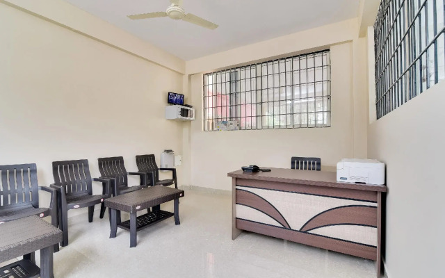 OYO 60574 Tnr Residency