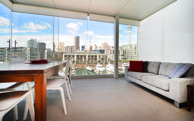 QV 2 Bedroom Apt Overlooking Marina -680