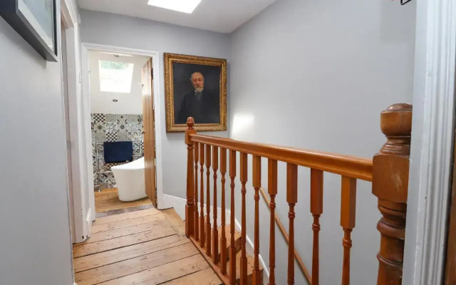 2 Ashby Place