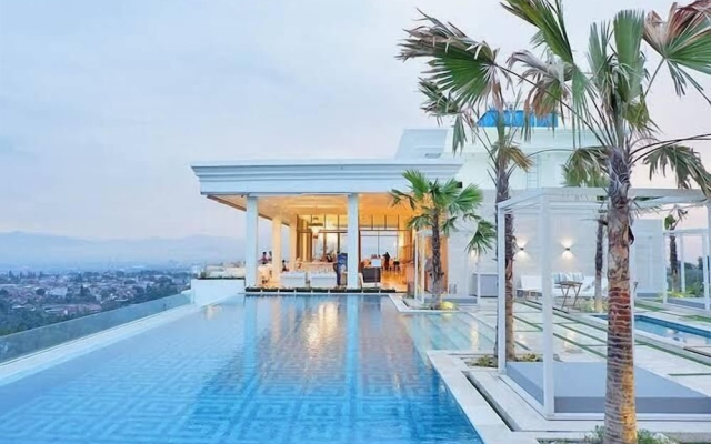 Best Deal Studio Room At Art Deco Apartment