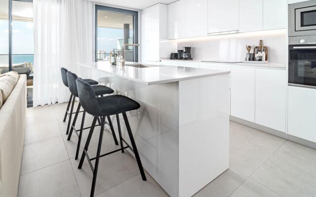 LME13.3A- Modern and luxury flat close to port