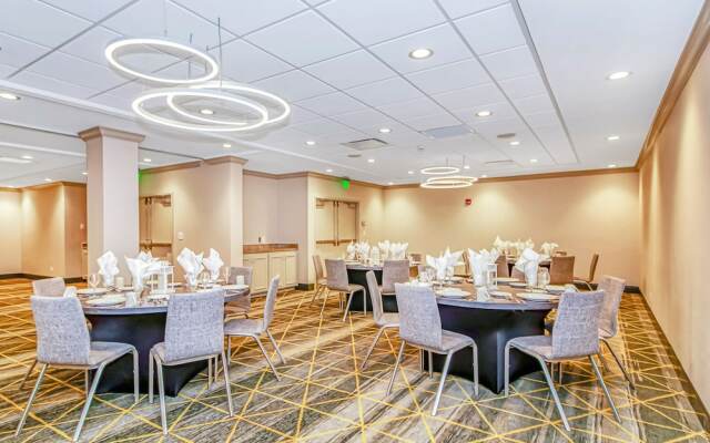 Holiday Inn Resort Oceanfront at Surfside Beach by IHG