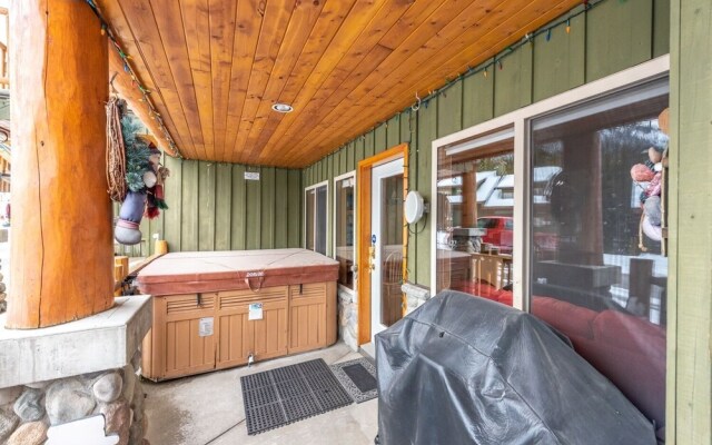 Creekview Court #4 2 Bedroom Townhouse by Redawning