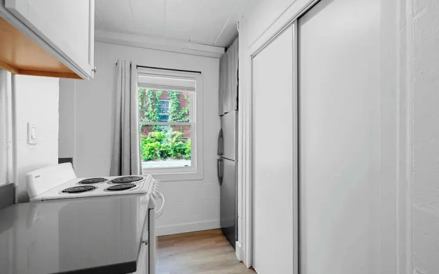 Chic City Retreat 93A Sleeps 2