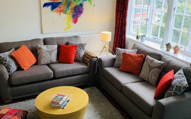 Stylish Central House Next To Warwick Castle