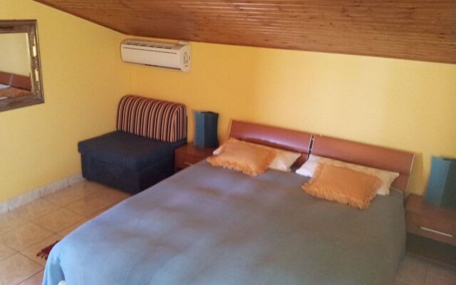 Anthony - 50m From the Beach & Parking - A3