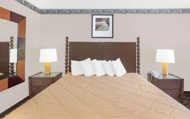 Days Inn by Wyndham Fresno Central
