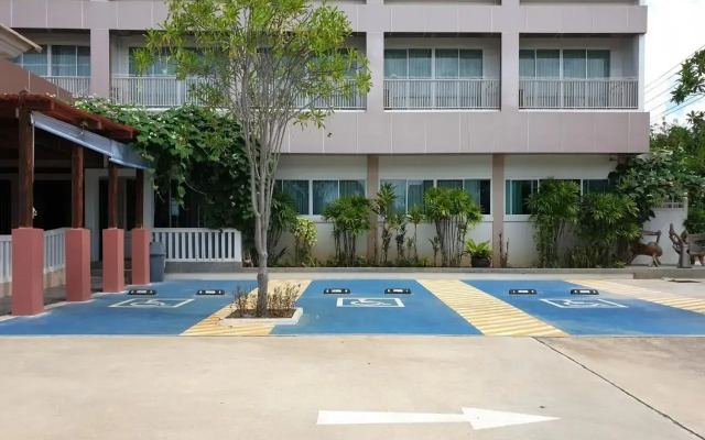 Swan Lake Hotel Sattahip