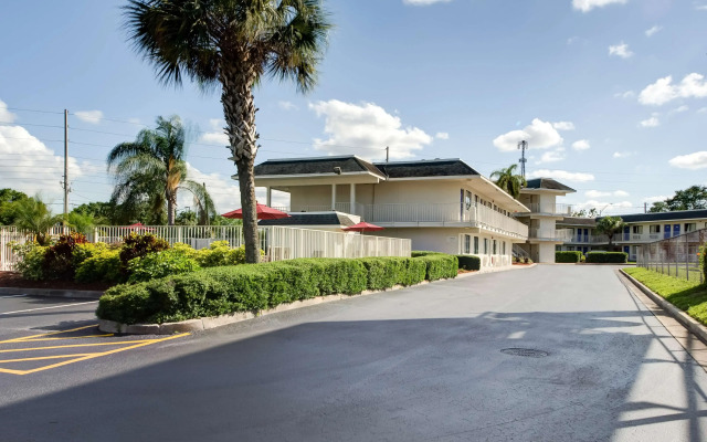Motel 6 Lakeland, FL