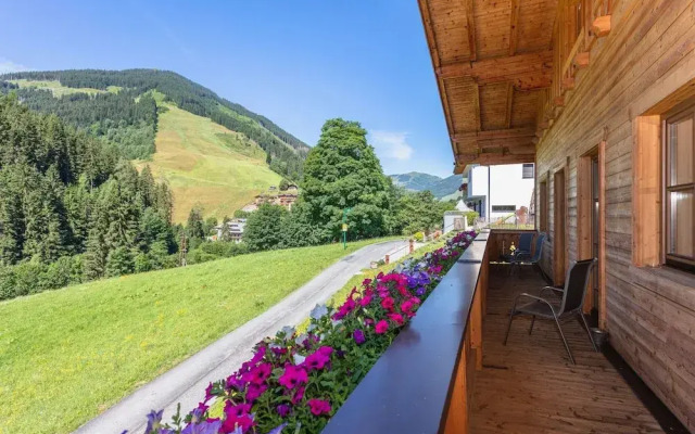 Elegant Apartment Near the ski bus