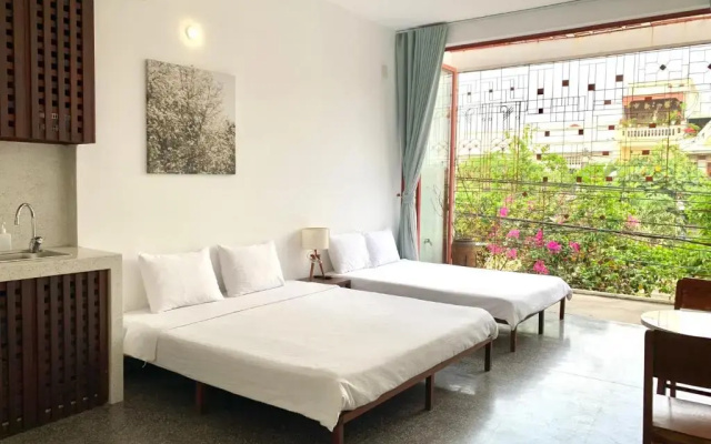 LaRose Cafe I Bed & Breakfast