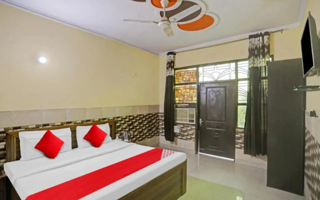 OYO Flagship Kashvi Palace Near Usmaanpur 1st pusta